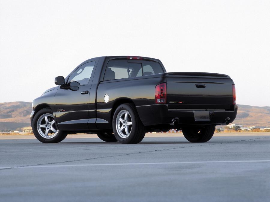  Dodge Ram SRT10 Concept 2002 года  (фото 2 из 8)
